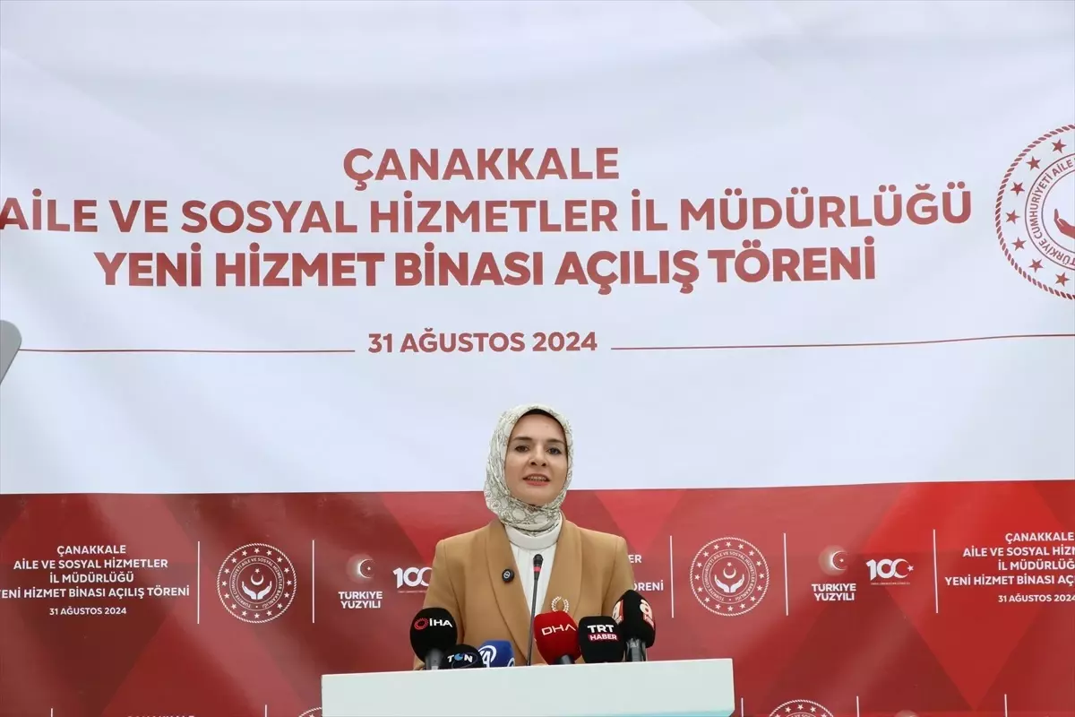 Aile ve Sosyal Hizmetler Bakanı Mahinur Özdemir Göktaş, Sosyal Yardımlaşma ve Dayanışma Vakıflarına 450 milyon lira kaynak aktardıklarını açıkladı