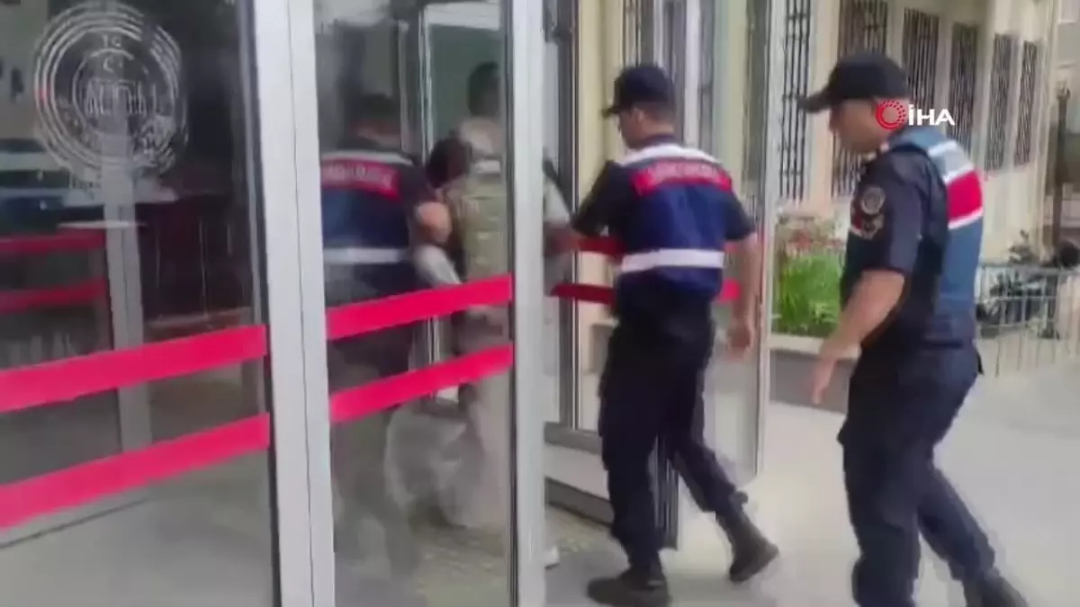 Aileyi Katleden Komşu Tutuklandı