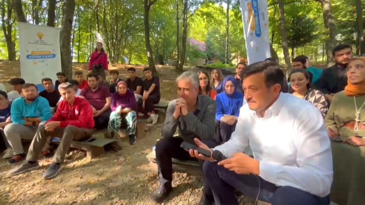 Cumhurbaşkanı Erdoğan, İnsan Hakları Eğitim Kampı’ndaki gençlerle telefonda görüştü