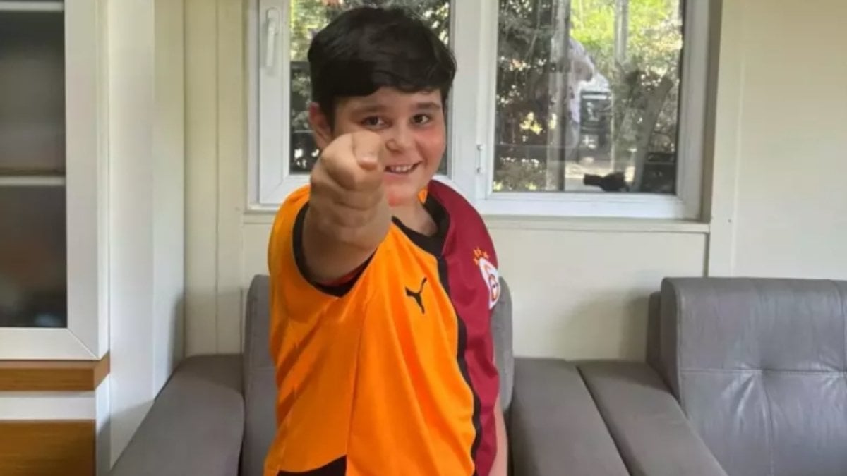 Galatasaraylı küçük taraftar Rüzgar’dan, Kerem Aktürkoğlu’na mesaj