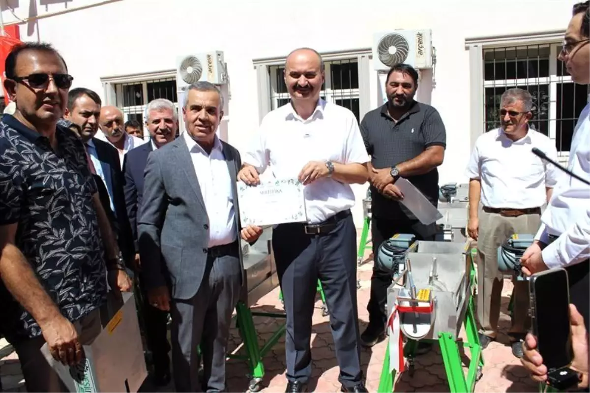 Gercüş’te Üzüm Sıkma Makinesi Dağıtımı