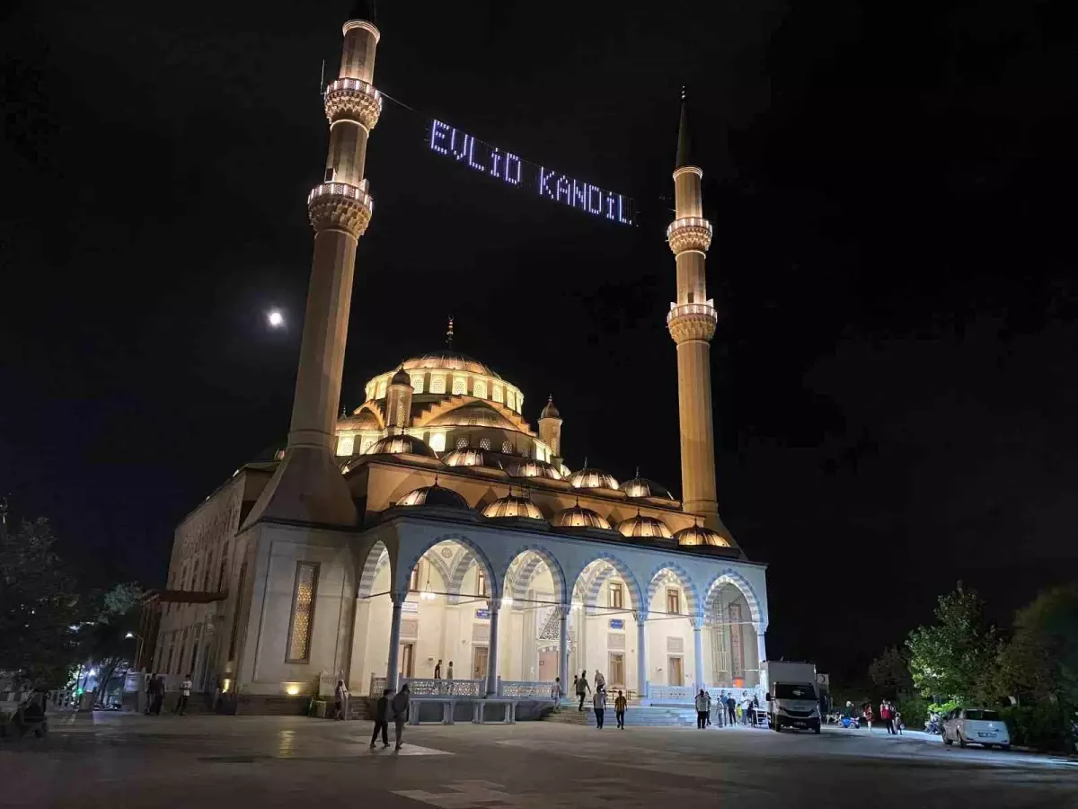 İzmir’de Mevlit Kandili İlgisi