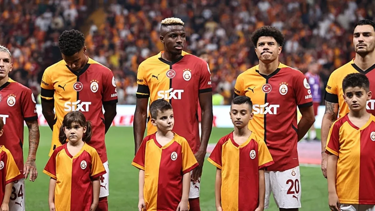 Osimhen ile seremoniye katılan Mert: Tekrar karşılaşırsak maskesini isteyeceğim