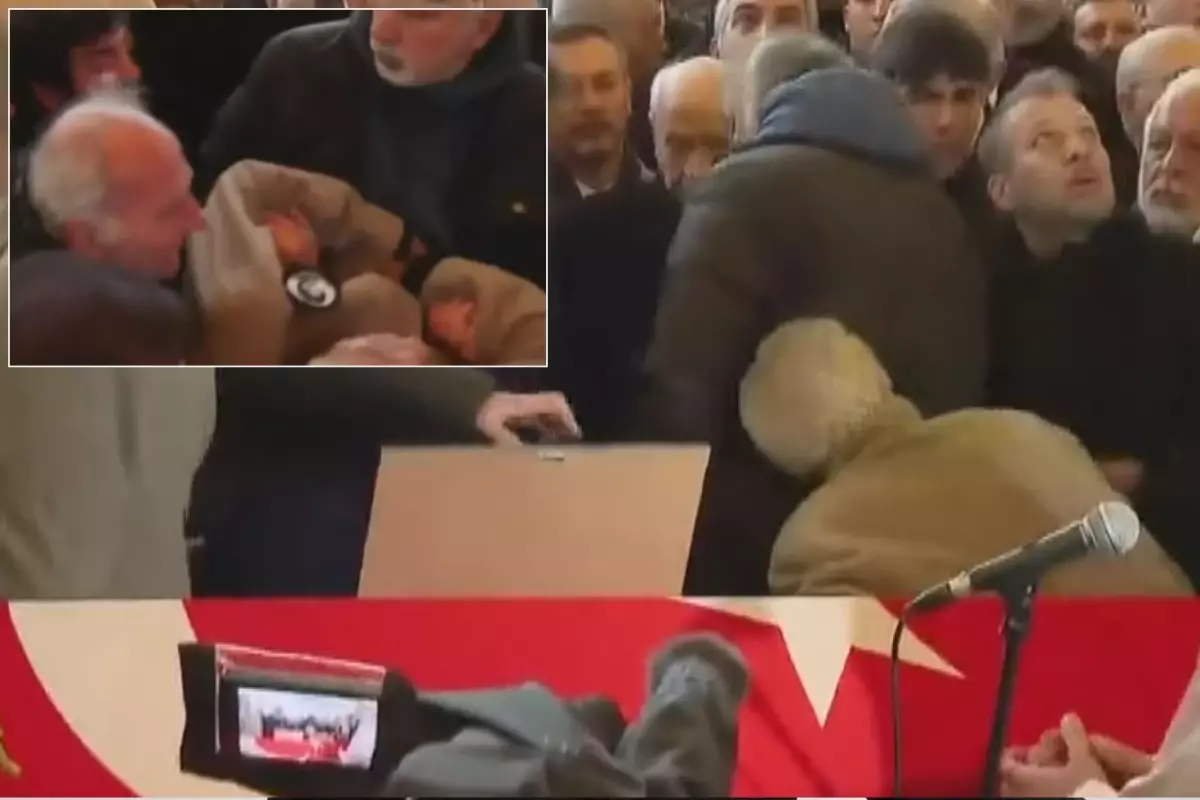 Ferdi Tayfur’un oğlu cenazede yere yığılıp kaldı