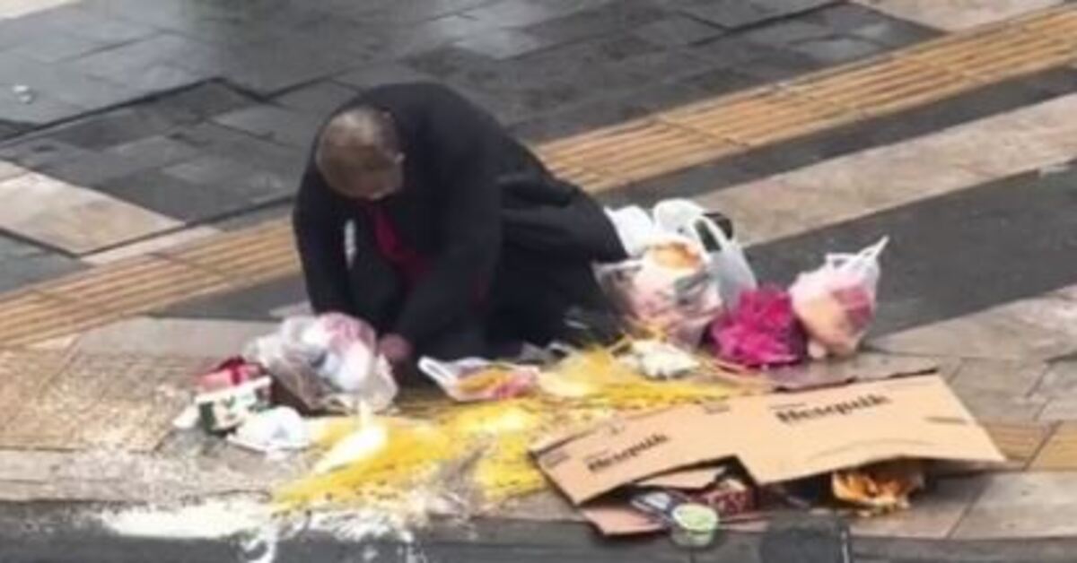 Aydın’da erzaklarını düşüren yaşlı adamın çabası yürek burktu