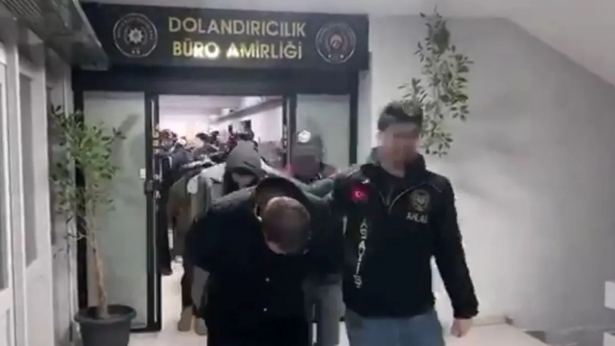 İzmir merkezli 13 ilde “HÜCRE-7” operasyonu