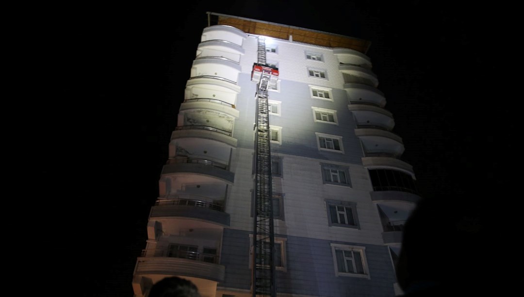 Siirt’te 10 katlı binada yangın: 20 kişi dumandan etkilendi
